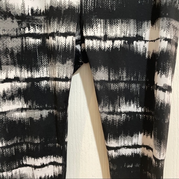 DANSKIN 90 degree by Reflex size medium leggings capris workout exercise yoga - Picture 4 of 6